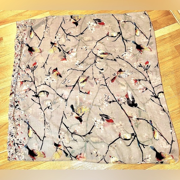 ✅🆒🧣🩶🐦 Simons infinity scarf w/ bird &  branches motif, light grey base fabric - Picture 2 of 10